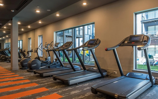 FRONTDESK Main & Clay Apts Butcḣertown Louisville