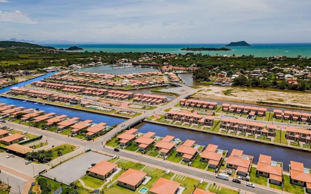 BZ94 Casa c piscina frente para o canal