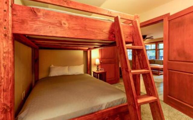 Eagle Springs East 207: Resting Moose Suite