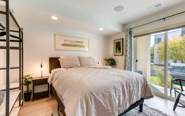 Jefferson Park Apartment: Walk to Empower Field!