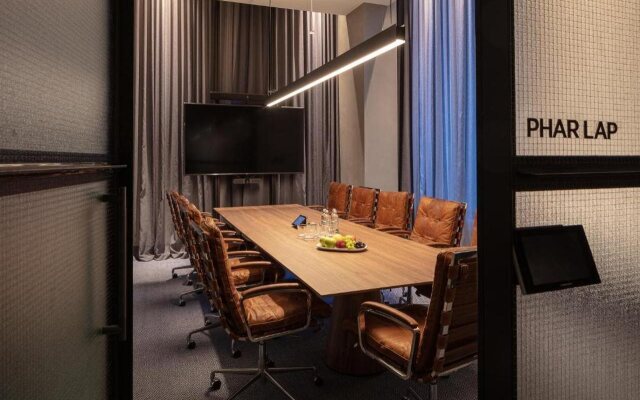 Next Hotel Melbourne, Curio Collection by Hilton