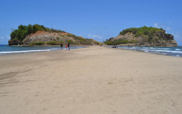 Haut de villa dans son écrin de verdure