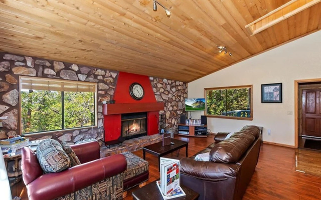 034 Menlo Suite Cabin