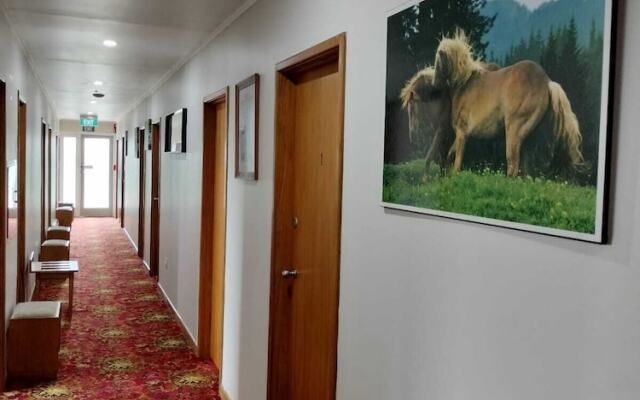 White Horse Inn Restaurant & Motel