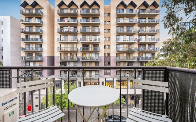 Bespoke East Perth - Sleeps 2 - Superior Wifi