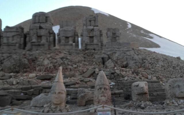 Nemrut Dağı Işik Pansi̇on