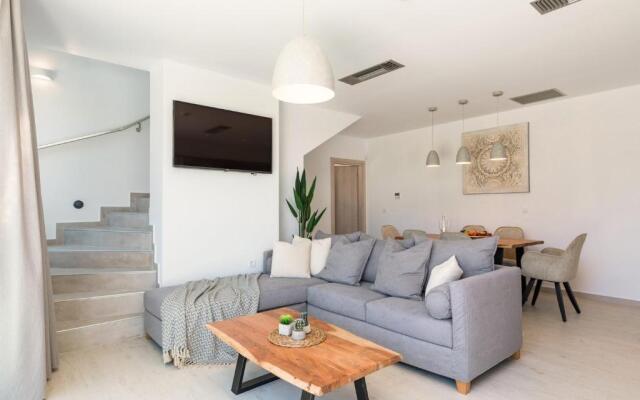 Villa Bougainvillea Boutique 1 by Villa Plus