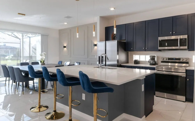 Sophisticated 9 Bedroom Close to Disney