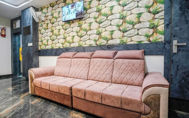 Fabhotel Riza International