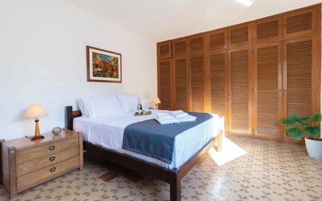 250m da praia com AC 4 quartos