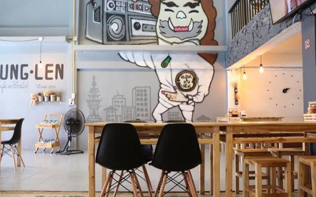 Norn Nung Len Cafe & Hostel