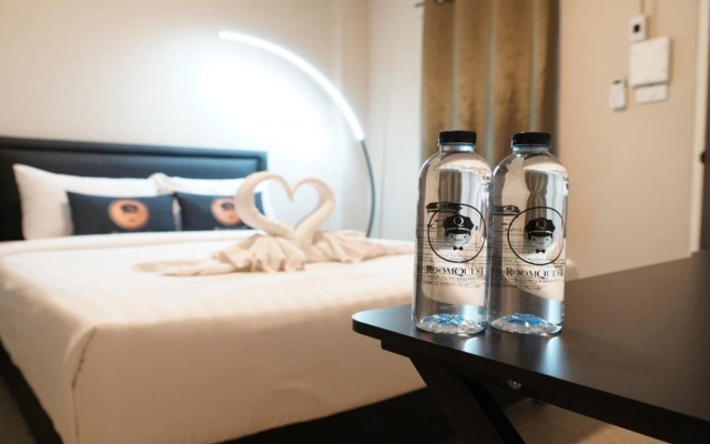 RQ Bangkok Huai Khwang by Collection O