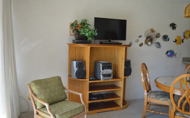 Papakea G206 2 Bedroom Condo by RedAwning