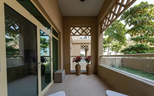 Rustic Palm 1BR w Beach Access