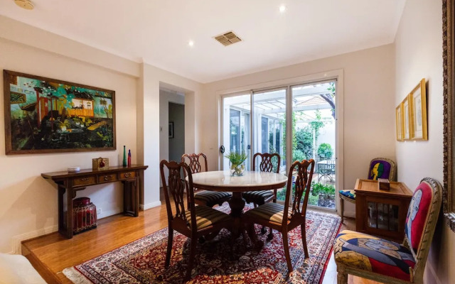 JASMINE, 2BDR Port Melbourne House