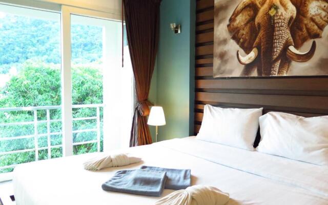 6-39 - 2 Bdr Condo With Balcony and Shared Pool