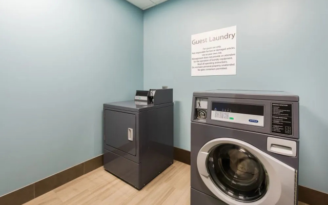 Regency Inn And Suites