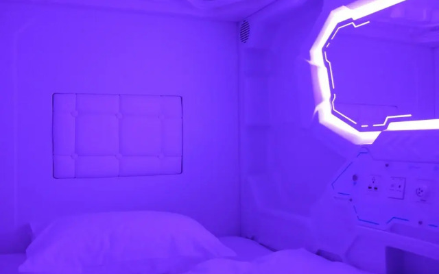 AV capsule hotel & hub
