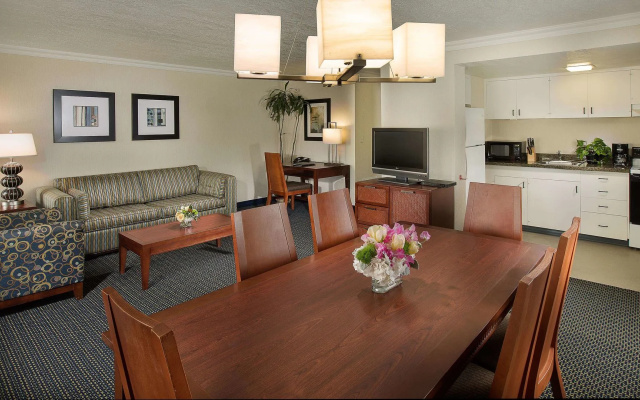 West Beach Inn, a Coast Hotel