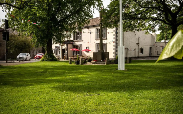 Maypole Inn