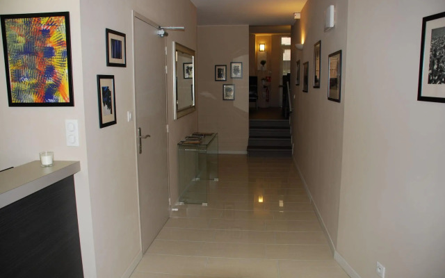 Ruthenium Hotel