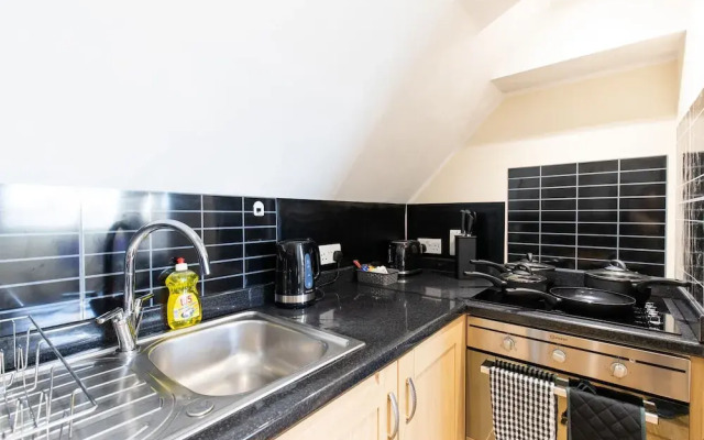 Velvet 2-bedroom Apartment Clock House - Hoddesdon