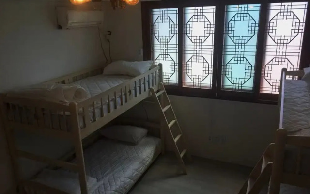 Rooftop Party Guesthouse - Hostel