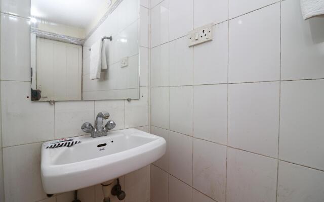 OYO 28130 Hotel Shiva