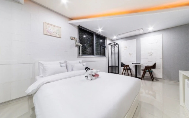 Incheon (Geomdan) Crystal Hotel