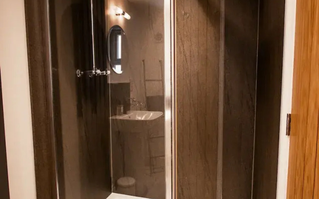 Stunning 1 Bedroom Apartment - Plymouth