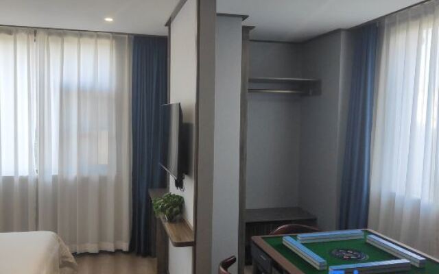 7Days Inn Hotel (Hebi Wanshanglong Building Materials City Railway Station)