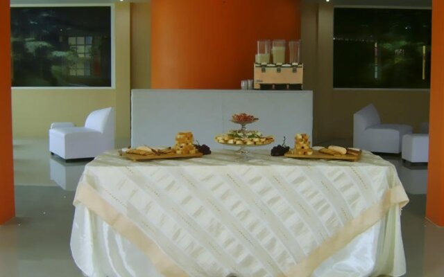 Hotel La Roca Natural