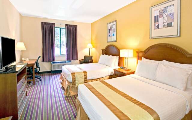 Days Inn & Suites by Wyndham Hickory