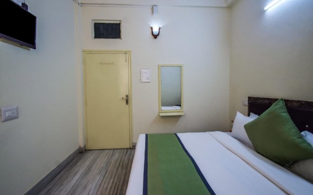 OYO 15212 Hotel Seema