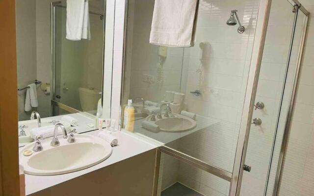 438/247 entire 1BR exHotel Room in the heart of city