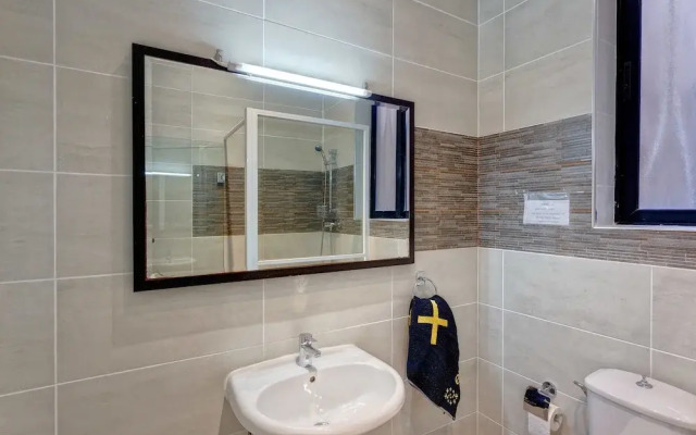 Spacious Seafront Apartment With Stunning Views