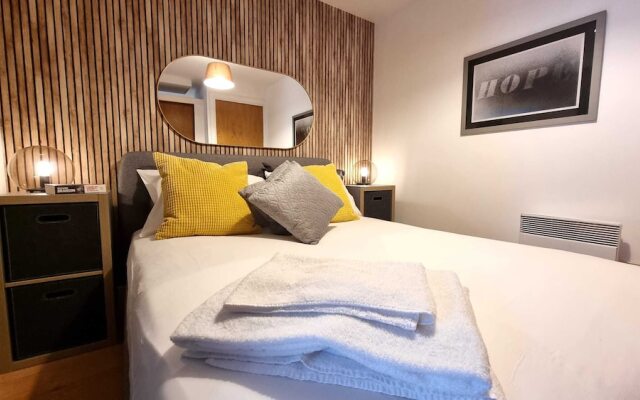 Sleek 1 Bed Apartment - Birmingham