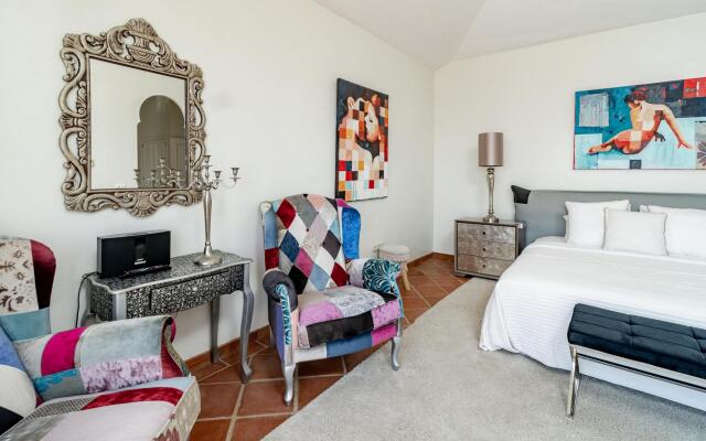 LAP- 3 bed apartment on the beach. Families only