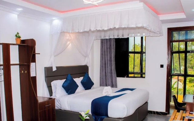The Grand Brystal Hotel
