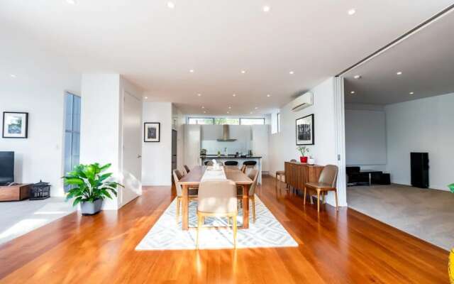 Luxury 4 Bedroom Home With Private Cinema