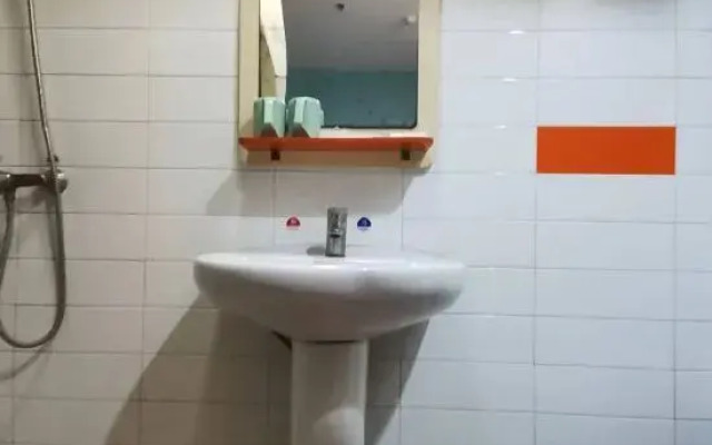 Bujing Hotel (Xi'an Liberal Arts College Taibai South Road Subway Station)