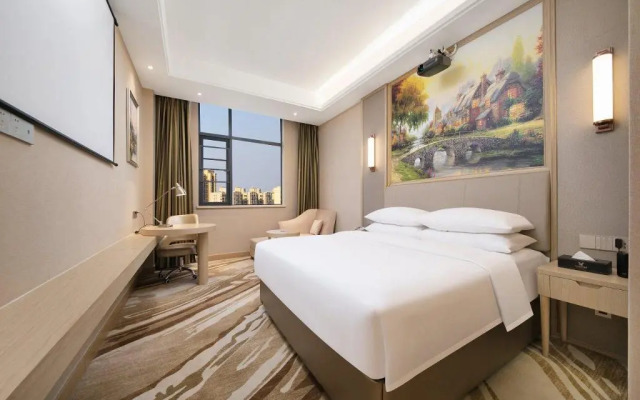 Vienna International Hotel (Wuhan Miaoshan Institute of Technology)