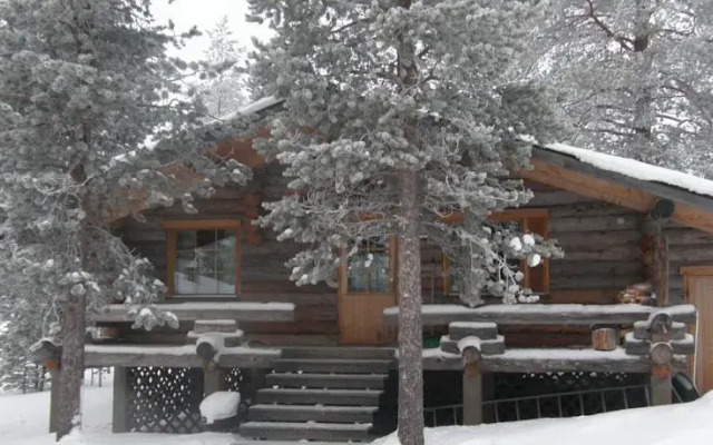 Saariselkä Inn Log Cabins