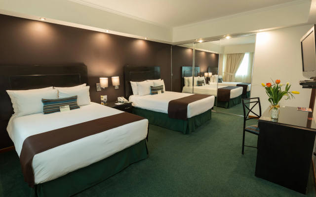 El Polo Hotel & Suites
