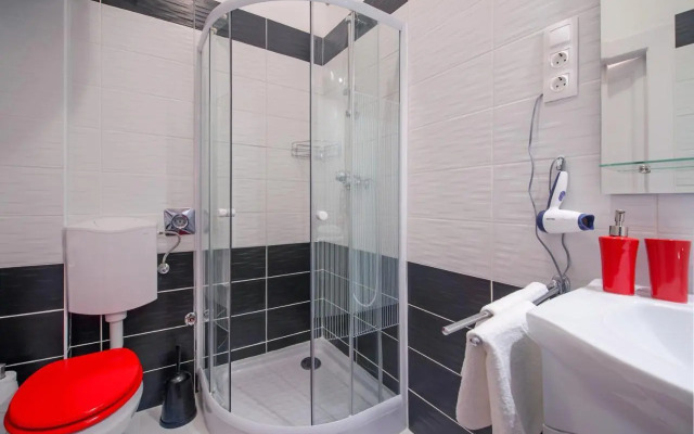 PARKING, AC, WIFI FLAT NEXT TO ANDRASSY Ave