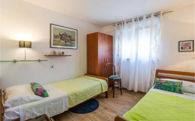 Holiday Home Sucuraj 06