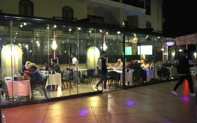 Club Karakas Apart