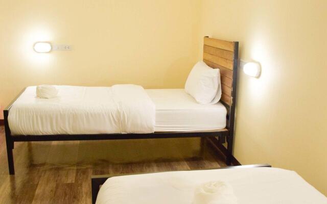 OYO 965 Art Hotel Sanamchai