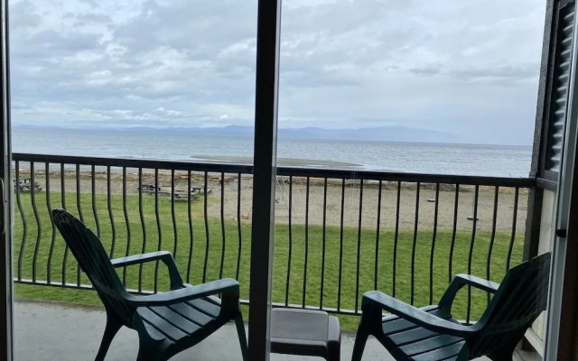 Sea Edge Beachside Hotel