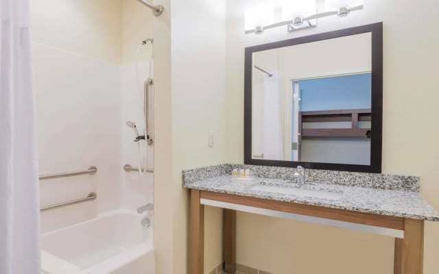 Days Inn by Wyndham Cadiz